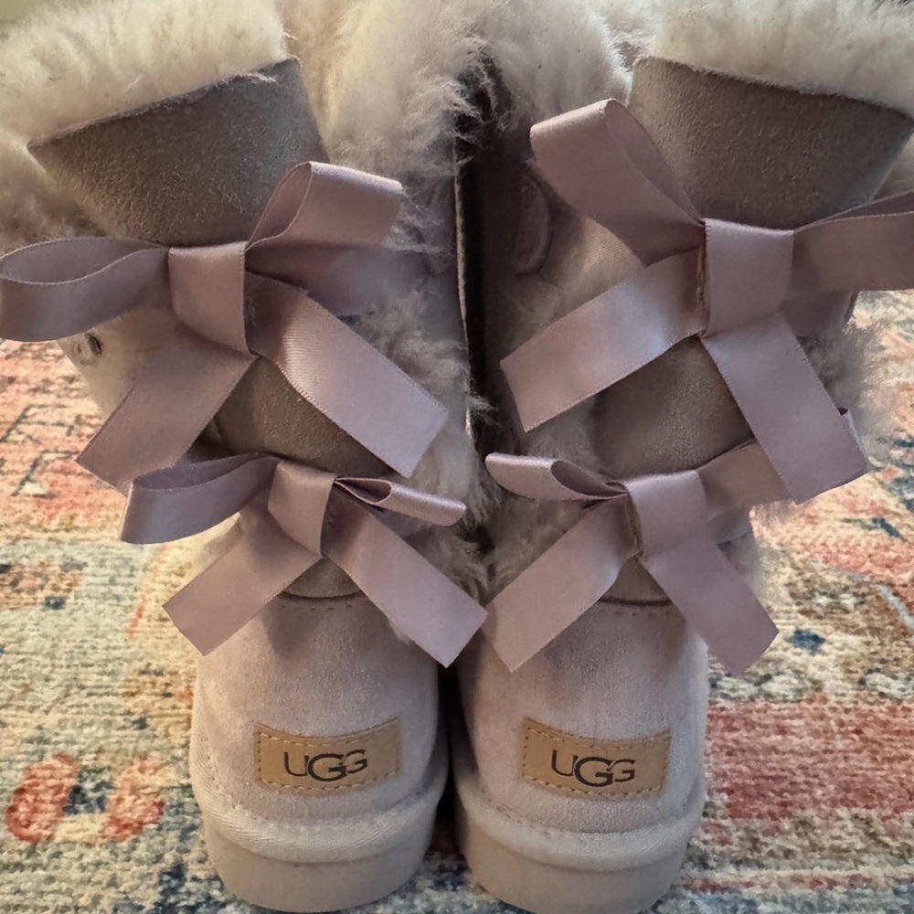 UGG Bailey Bow II Pale Smoke Lavender Sheepskin Boots Size 8